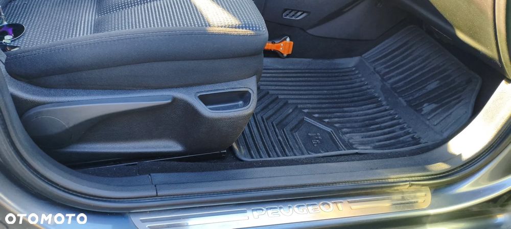 Peugeot 407 - 26