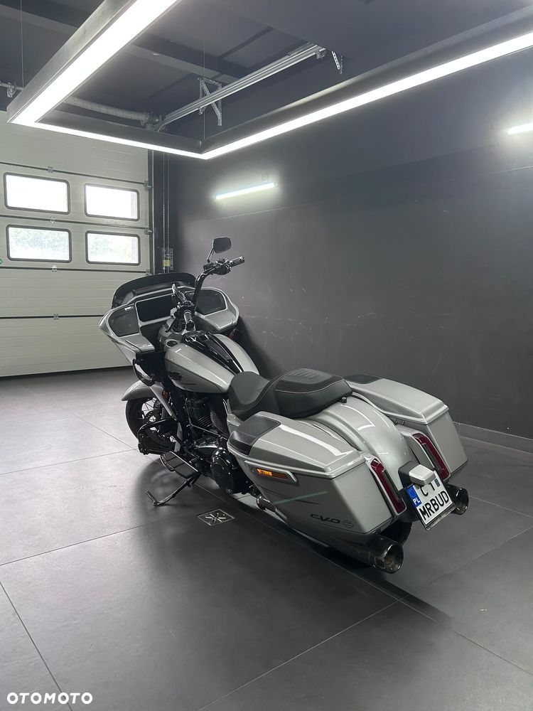 Harley-Davidson Touring Road Glide - 3