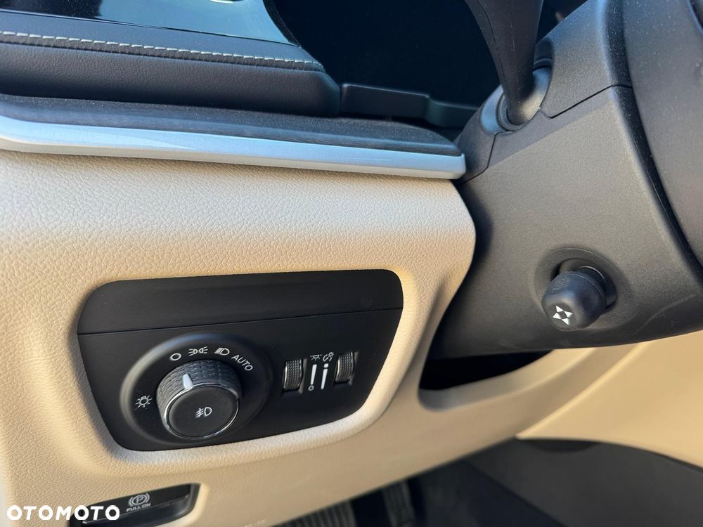 Jeep Grand Cherokee - 23