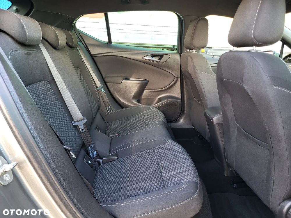 Opel Astra 1.4 Turbo Innovation - 28