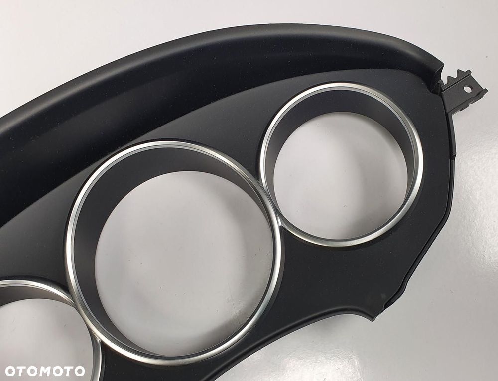 RAMKA OSŁONA LICZNIKA MERCEDES W218 A2186800317 - 4