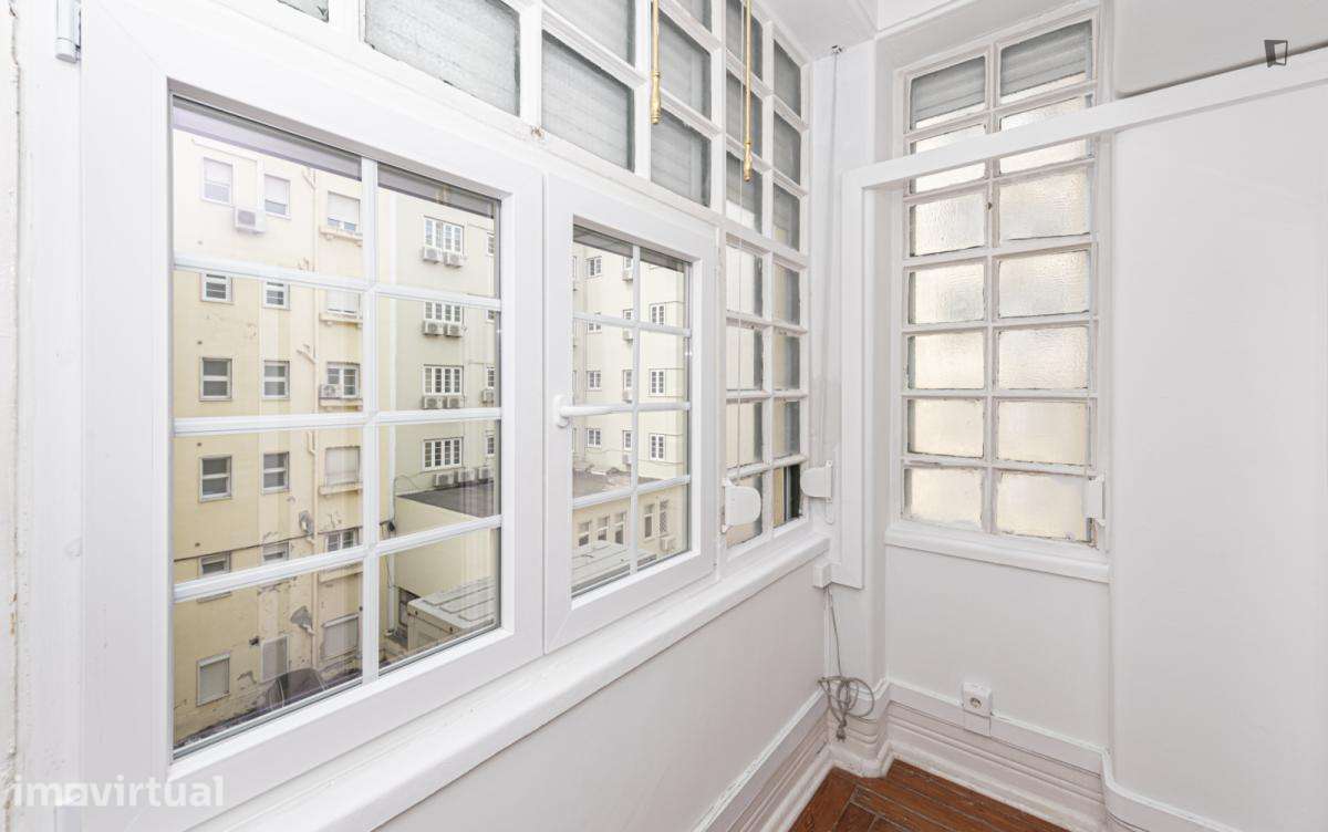 Quarto - localizado em Marquês de Pombal Lisbon - Grande imagem: 5/19