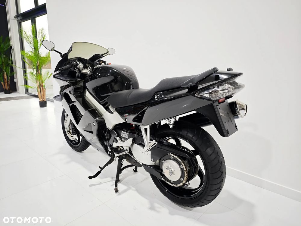 Honda VFR - 15