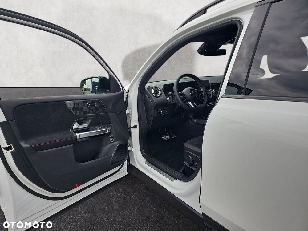 Mercedes-Benz GLB - 10