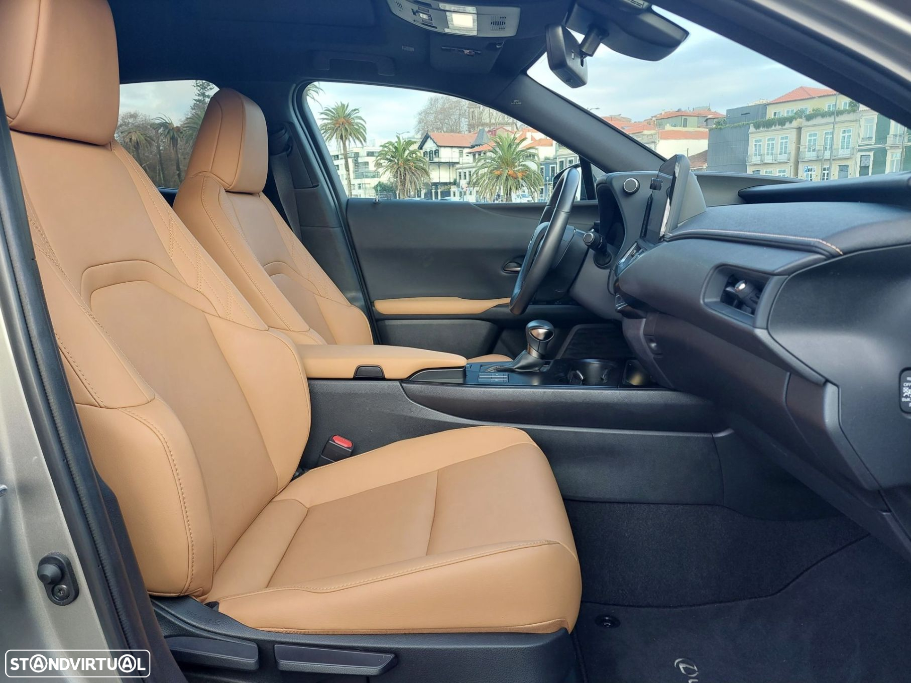 Lexus ux-250h - 12
