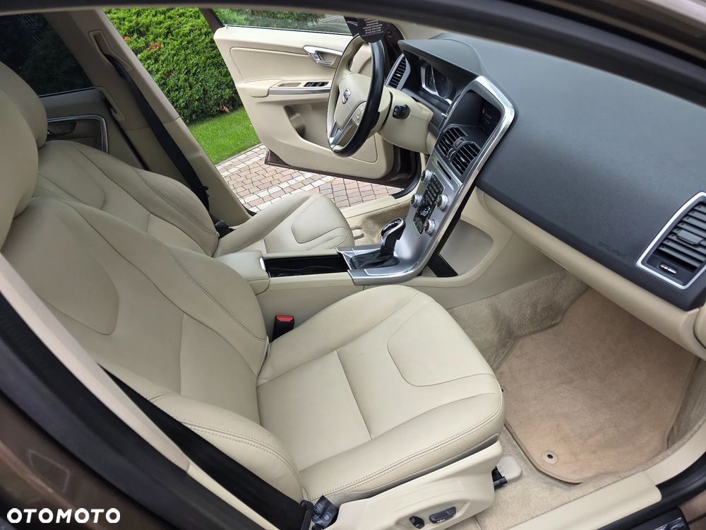 Volvo XC 60 D3 Drive-E Kinetic - 11