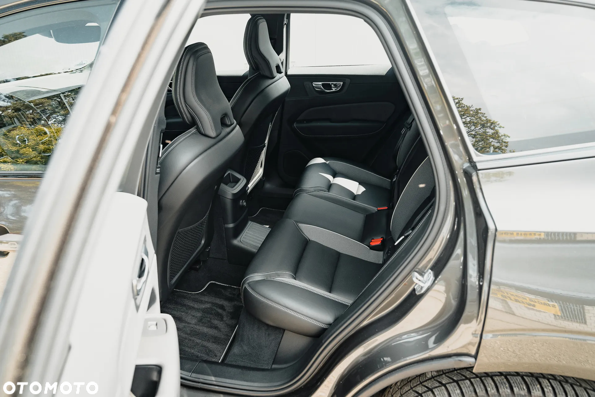 Volvo XC 60 T8 Plug-In Hybrid AWD R-Design - 22