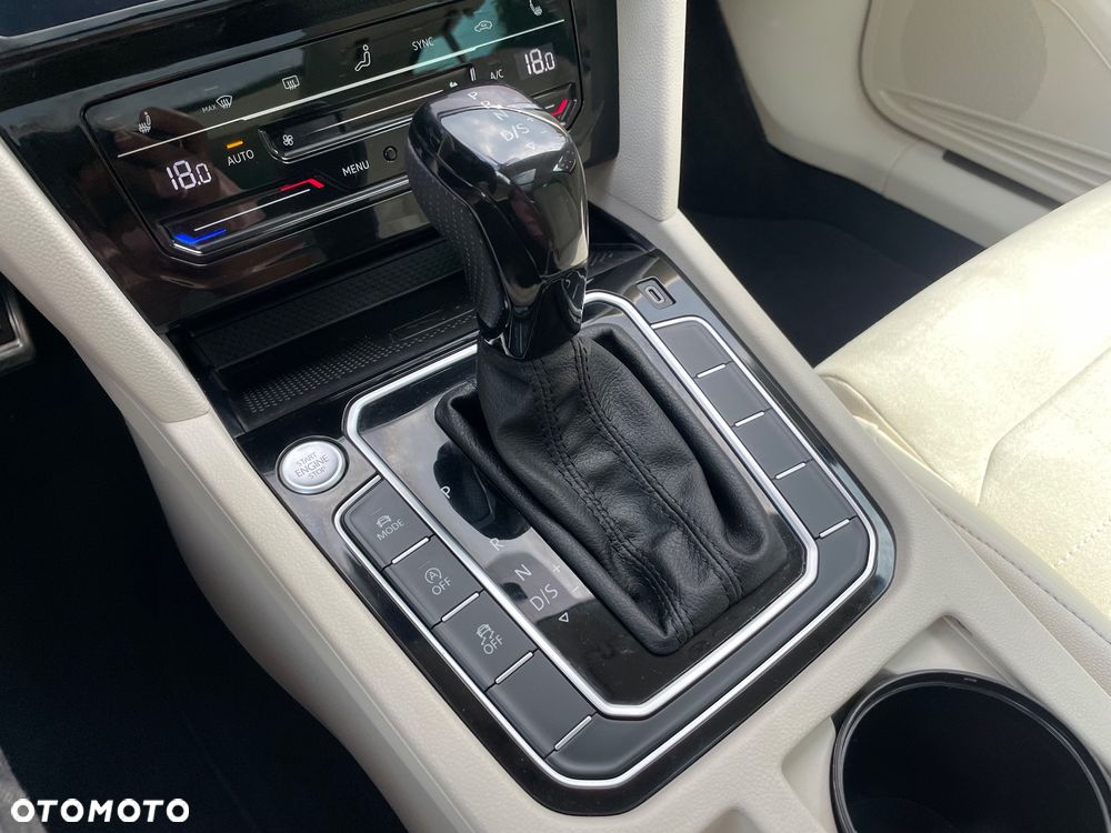 Volkswagen Passat - 32