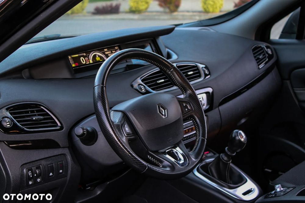 Renault Grand Scenic ENERGY TCe 115 Bose Edition - 36