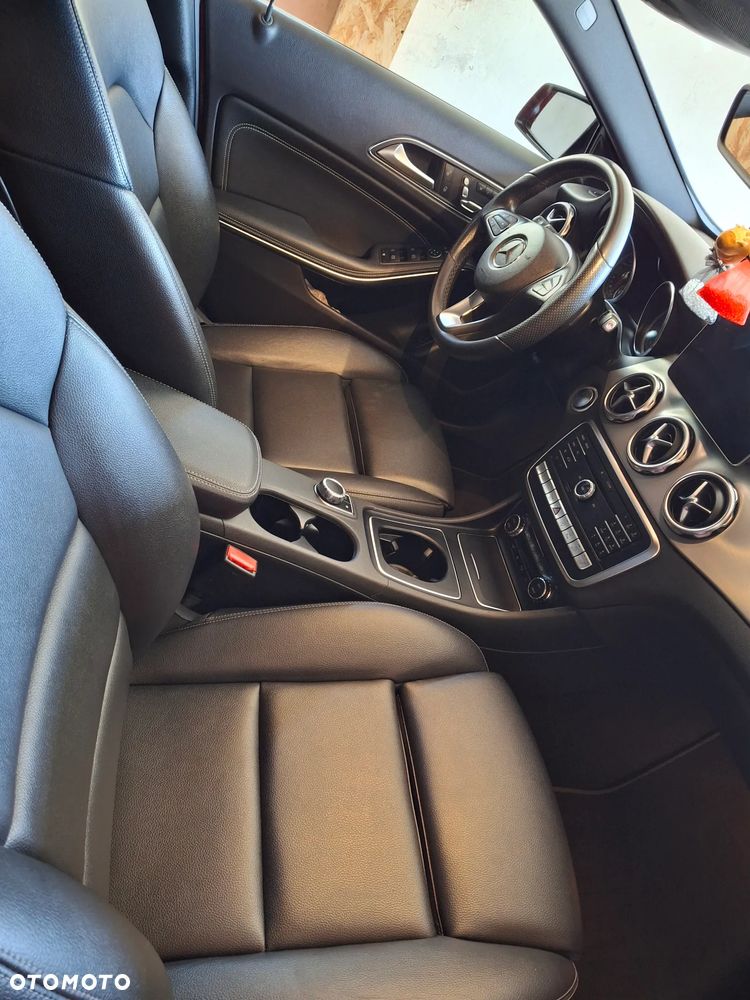 Mercedes-Benz GLA 250 4Matic 7G-DCT AMG Line - 18