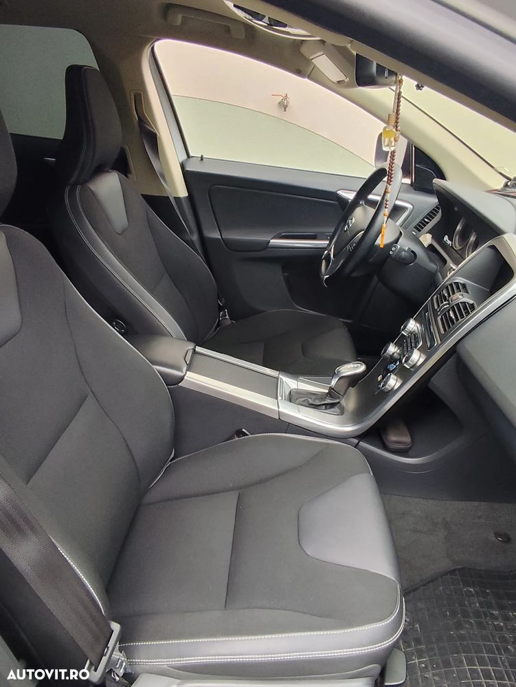Volvo XC 60 D3 Momentum - 8