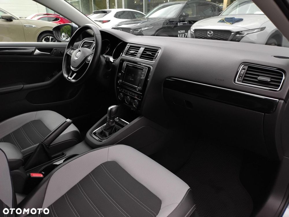 Volkswagen Jetta 1.4 TSI BMT Highline DSG - 29