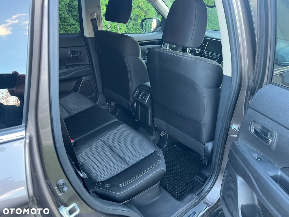 Mitsubishi Outlander - 9