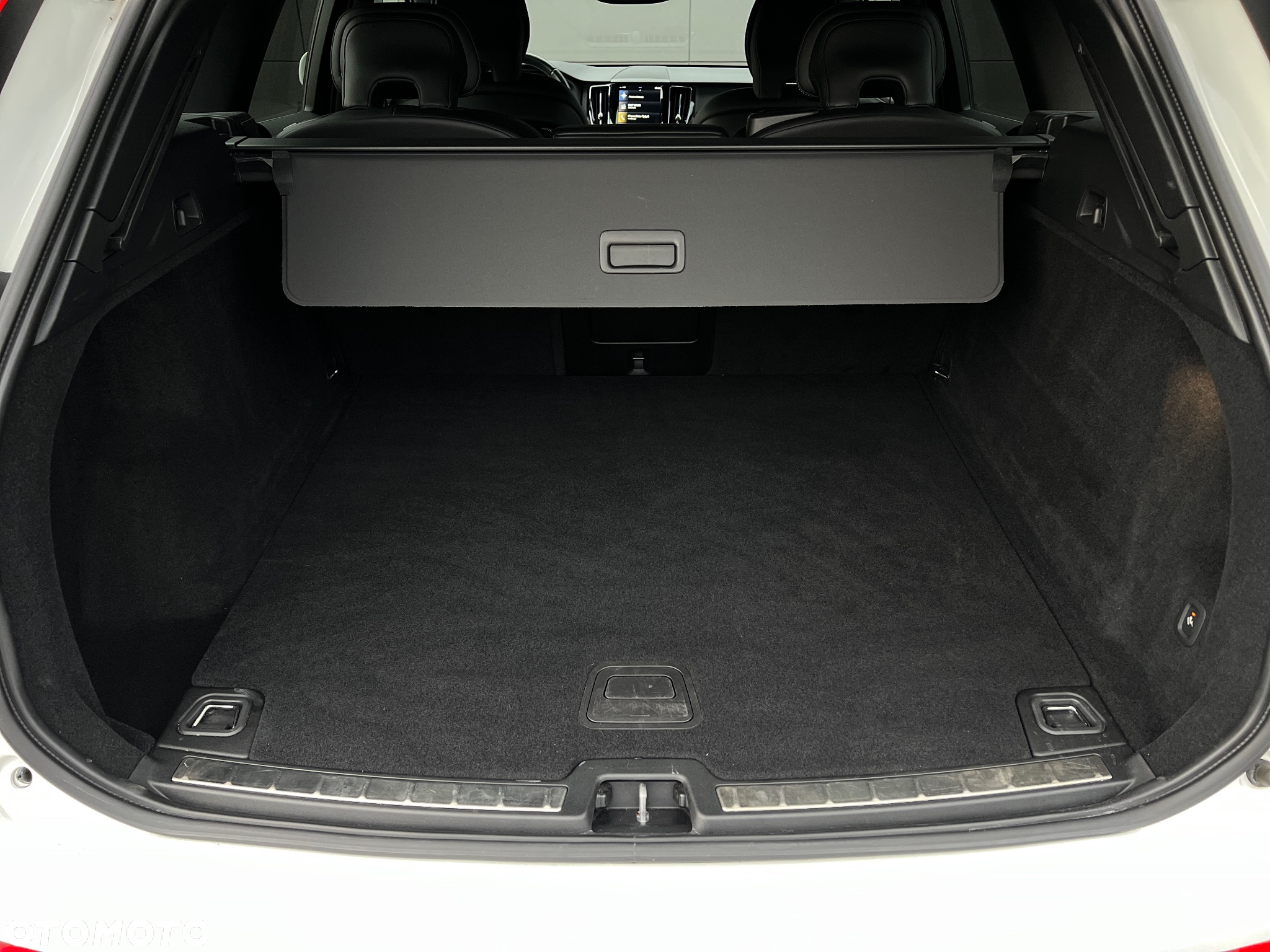 Volvo XC 60 D4 AWD R-Design - 40