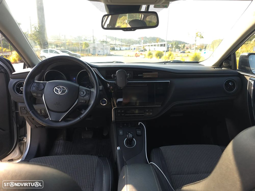 Toyota Auris Touring Sports - 10