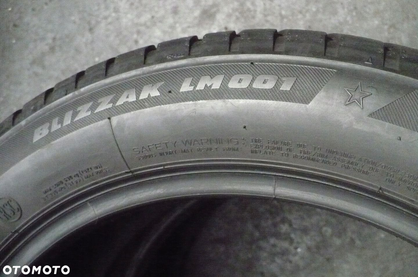 2x BRIDGESTONE Blizzak LM001 RFT 225/50R18 5,6mm 2022 - 4