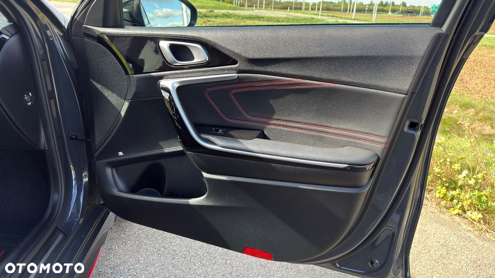 Kia ProCeed 1.6 T-GDI GT DCT - 14
