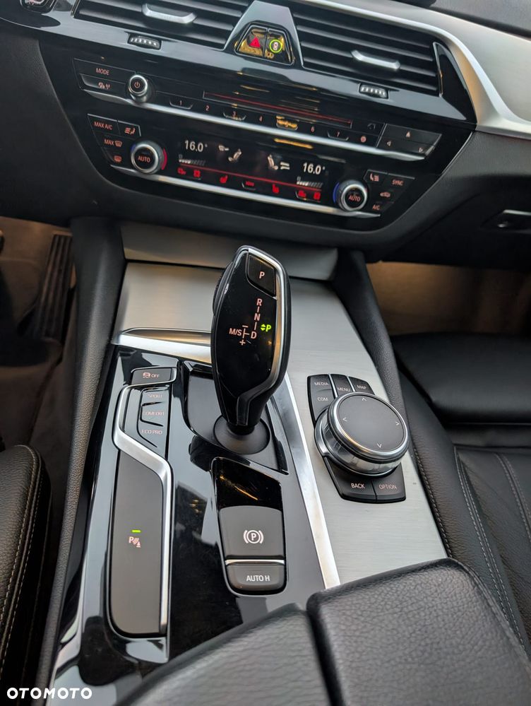 BMW Seria 5 520d xDrive - 6