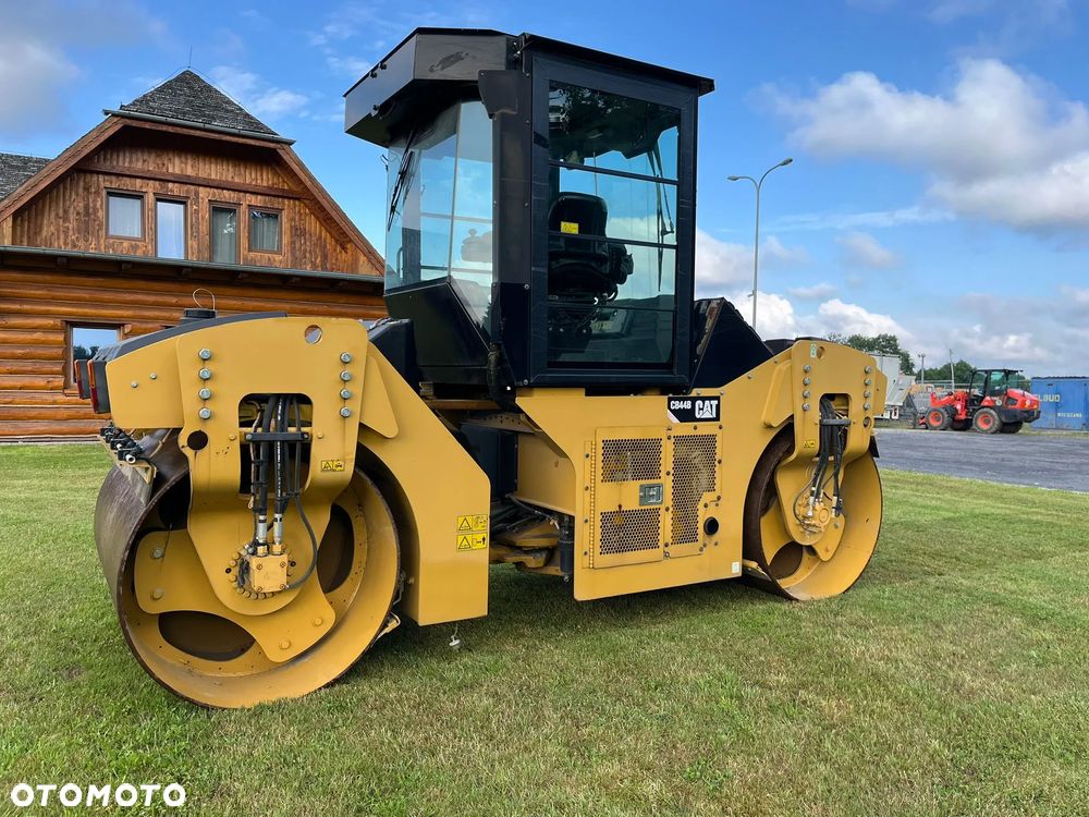 Caterpillar CB44B - 2