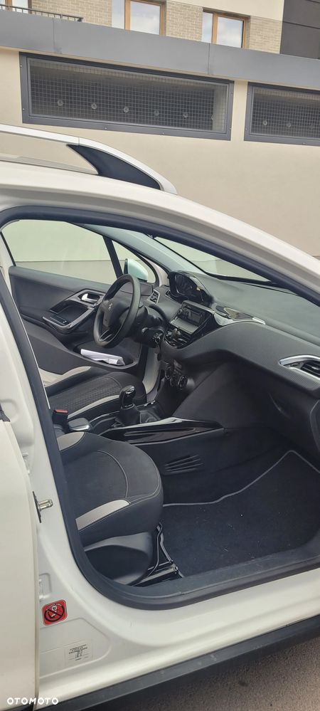 Peugeot 2008 1.2 Pure Tech Style - 12