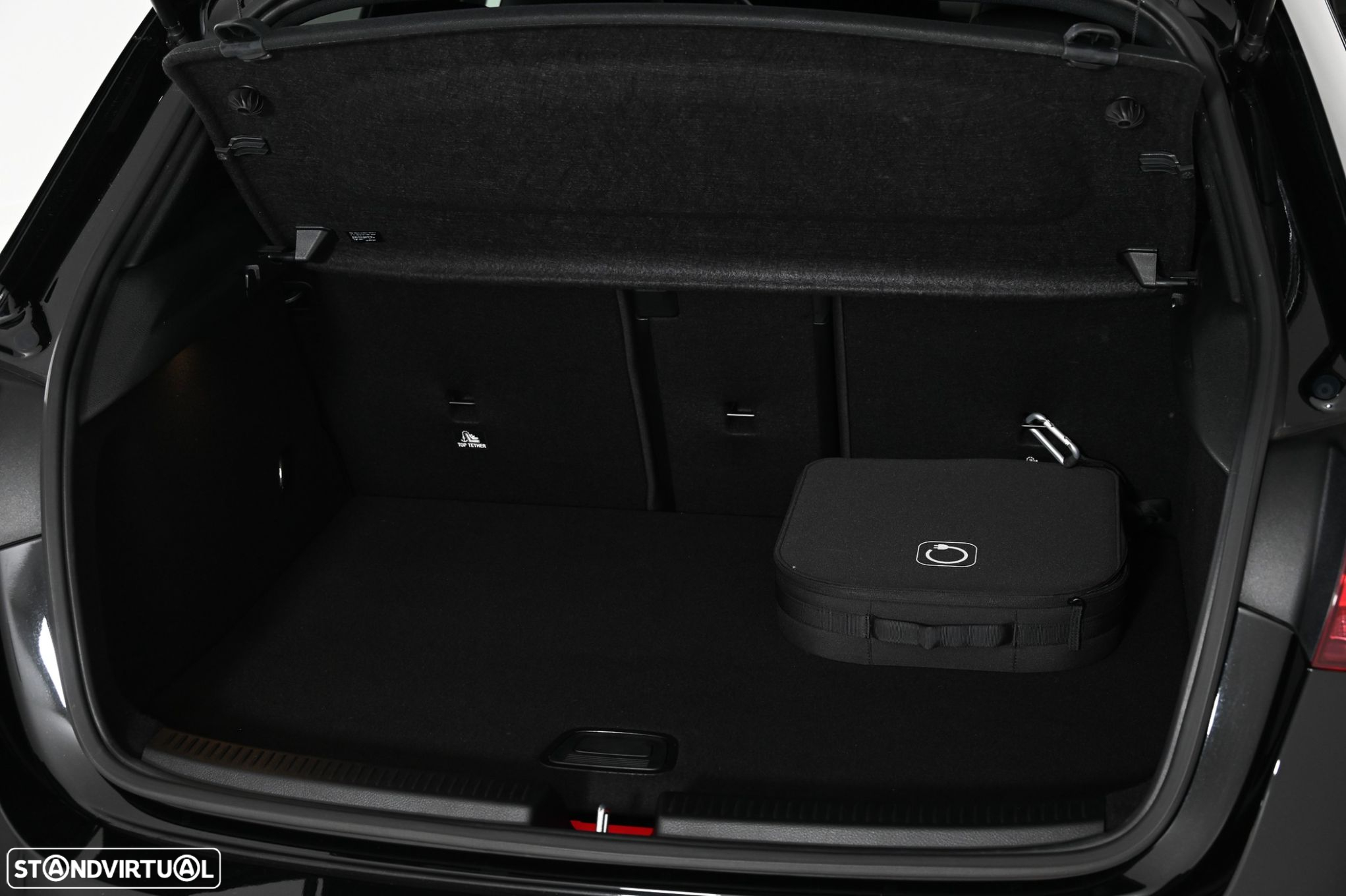 Mercedes-Benz A 250 e AMG Line - 13