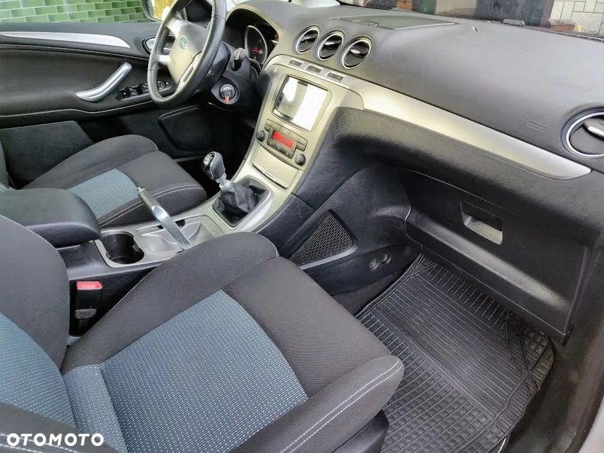 Ford S-Max - 11