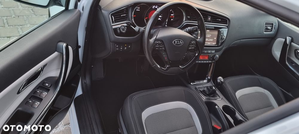 Kia Ceed 1.6 GDI Dream Team Edition - 15