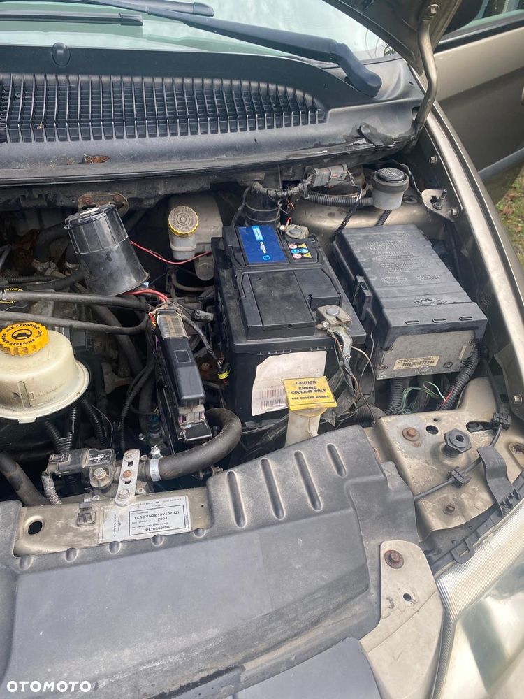 Chrysler Voyager 2.4 SE - 17