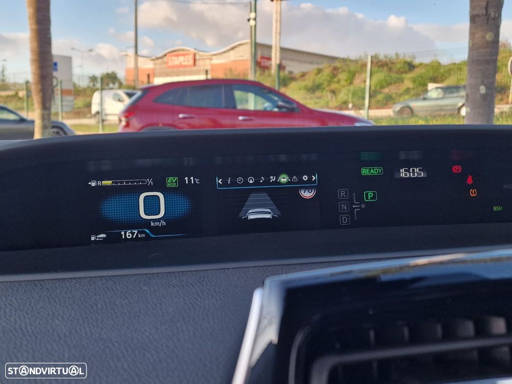 Toyota Prius 1.8 Plug-In Luxury+Pele - 34