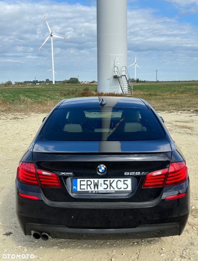 BMW Seria 5 528i xDrive - 8