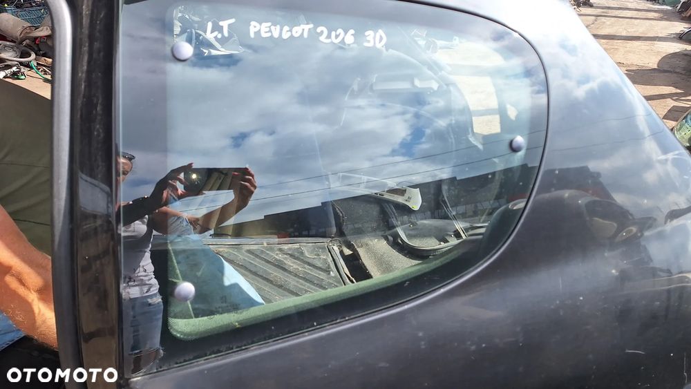 SZYBA KAROSERYJNA BOCZNA PRAWA PEUGEOT 206 3 DRZWI - 3