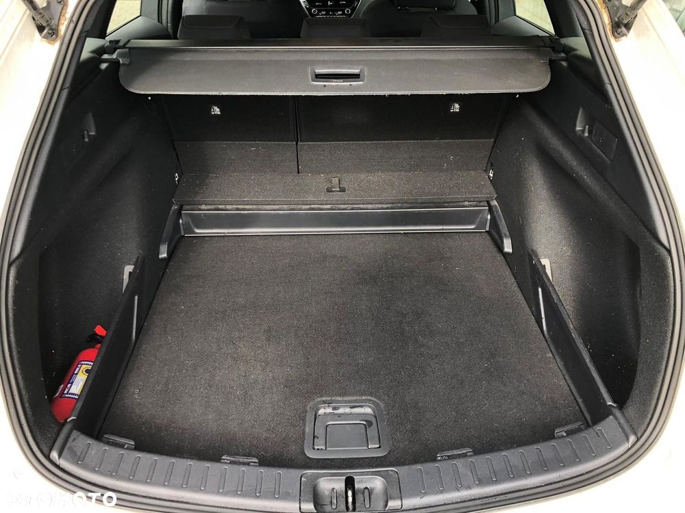 Toyota Corolla 1.8 Hybrid Comfort - 33