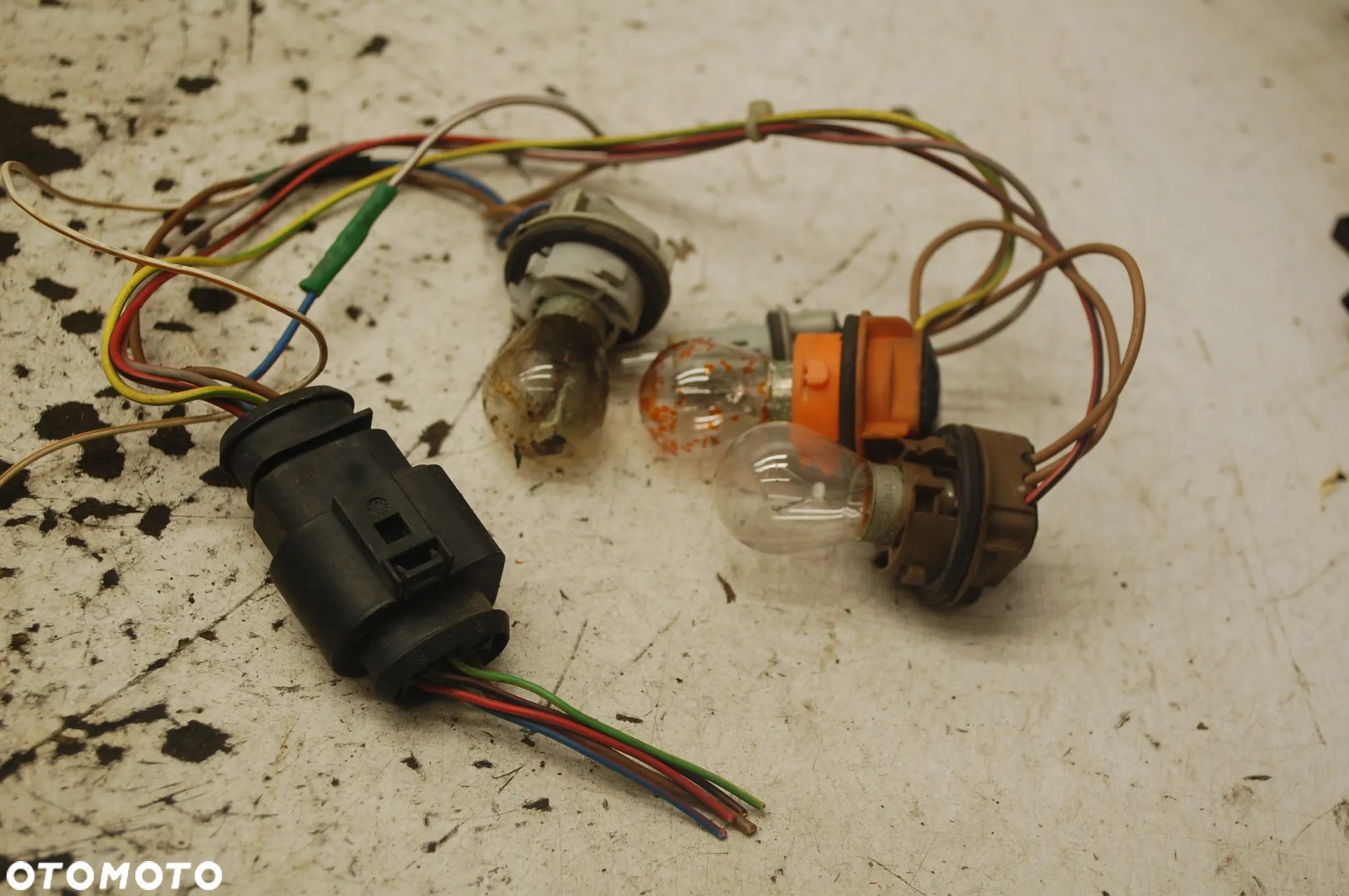 WKŁAD LAMPY LEWY PRAWY TYŁ TYLNY AUDI A4 B7 CABRIO - 1