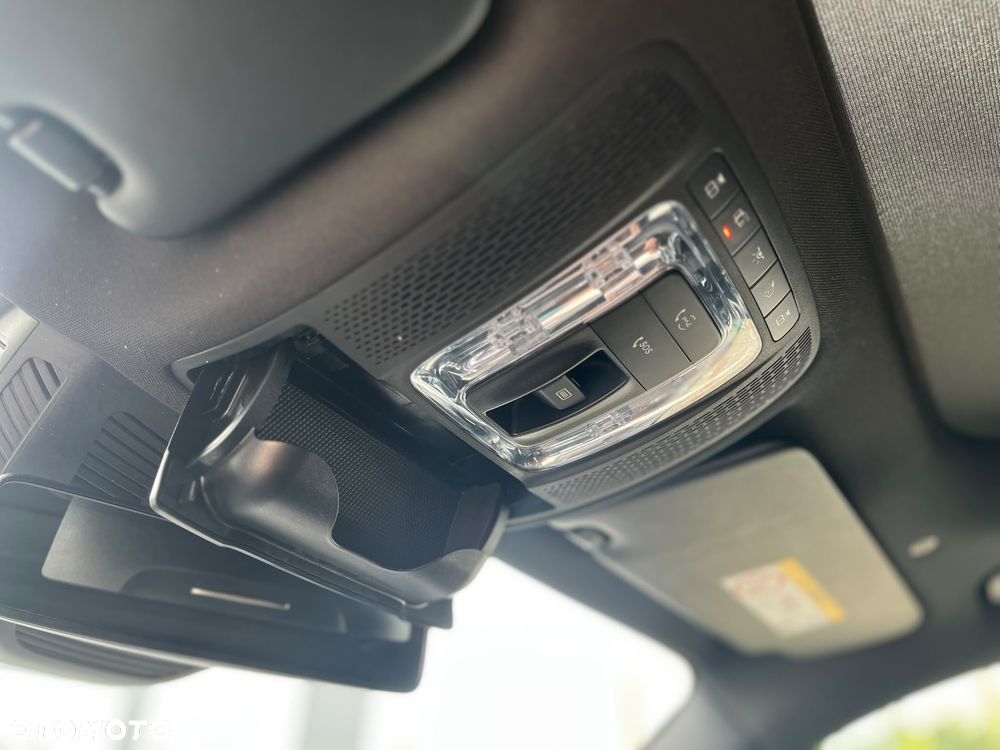 Mercedes-Benz GLB 250 4-Matic 8G-DCT - 34