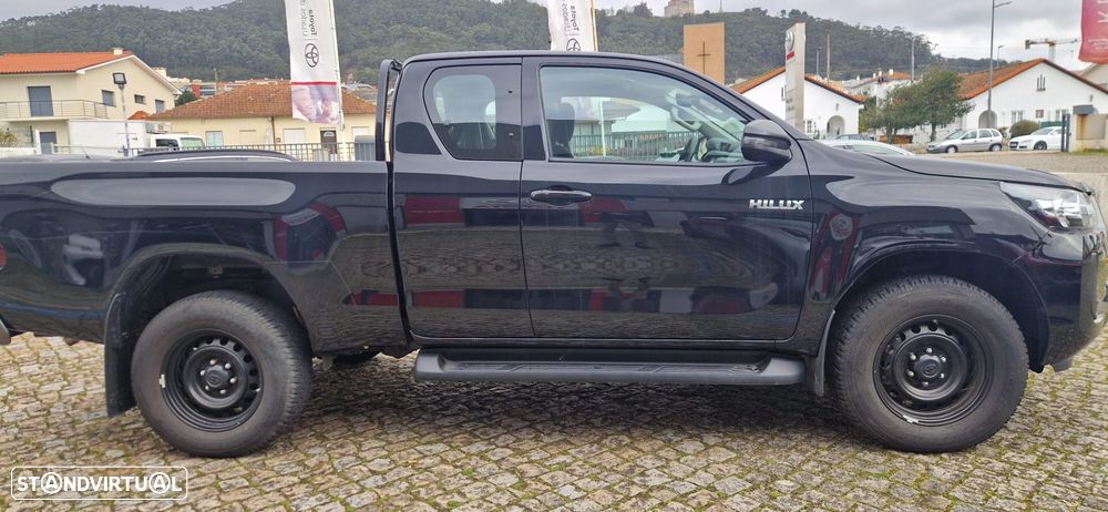 Toyota Hilux 2.4 D-4D 4WD CD CH Aut. - 3