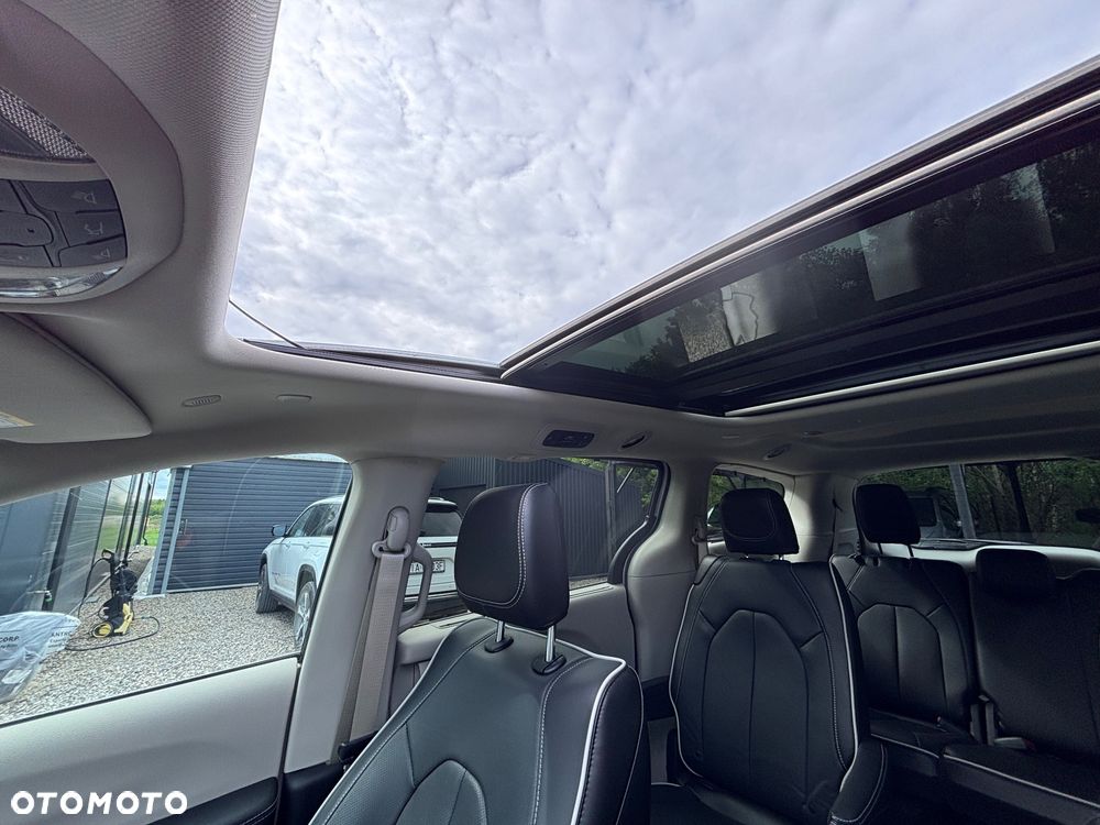 Chrysler Pacifica - 28
