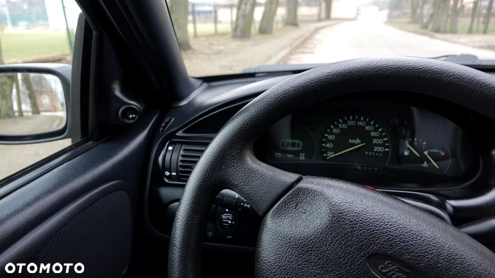 Ford Escort 1.3 CL - 13