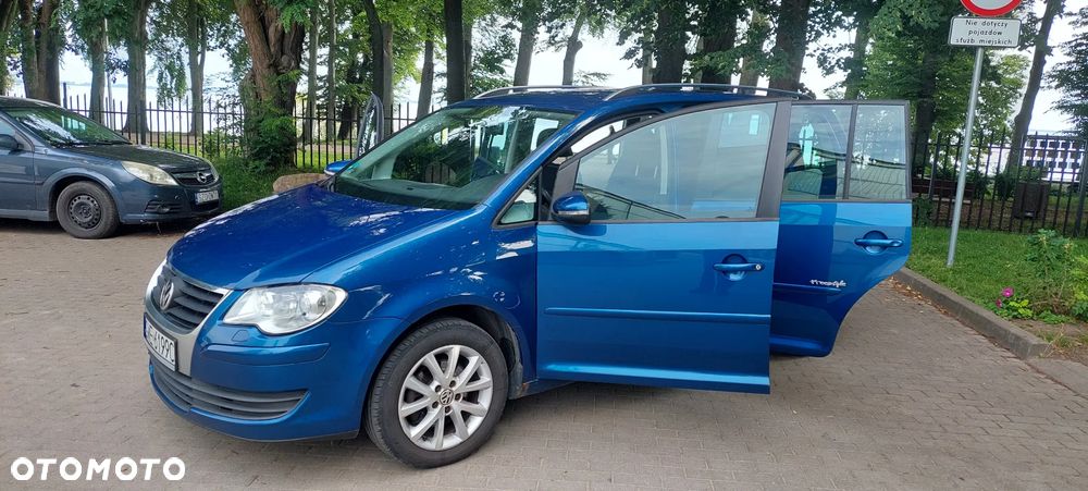Volkswagen Touran 1.9 TDI DPF BlueMot Trendline - 2