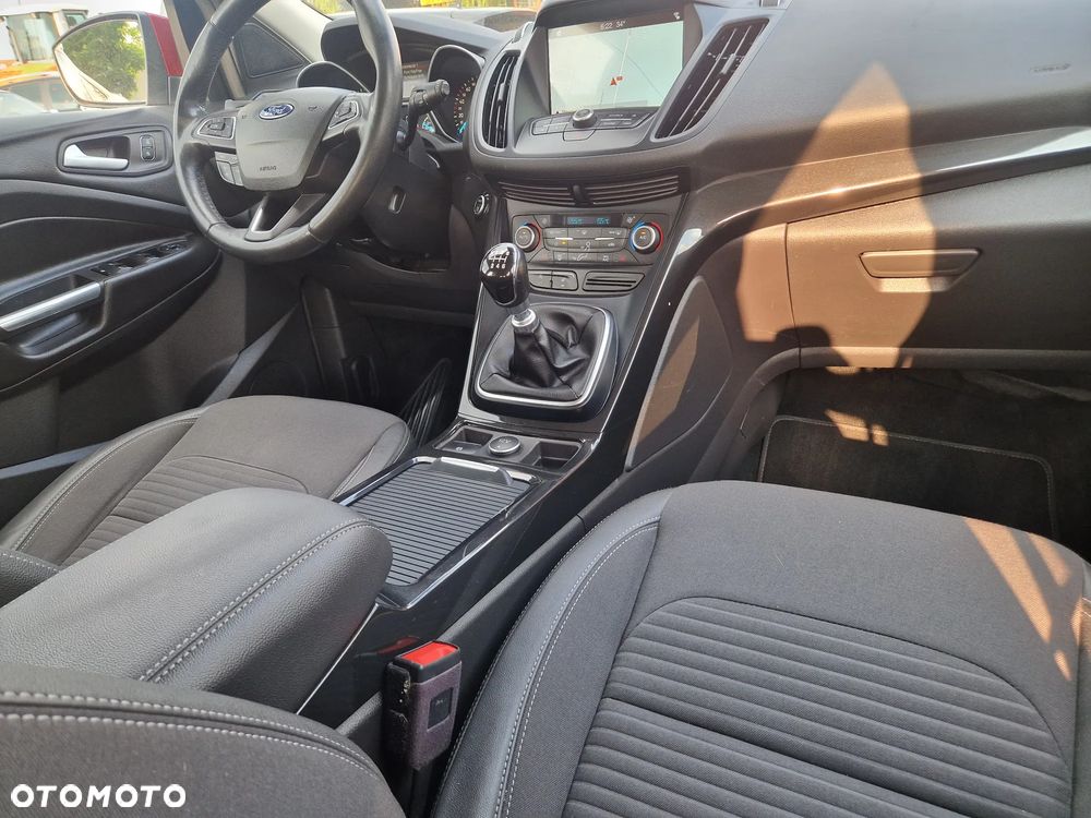 Ford Kuga 1.5 EcoBoost 2x4 Titanium - 23