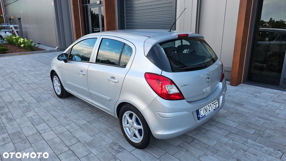 Opel Corsa 1.2 16V Enjoy - 4
