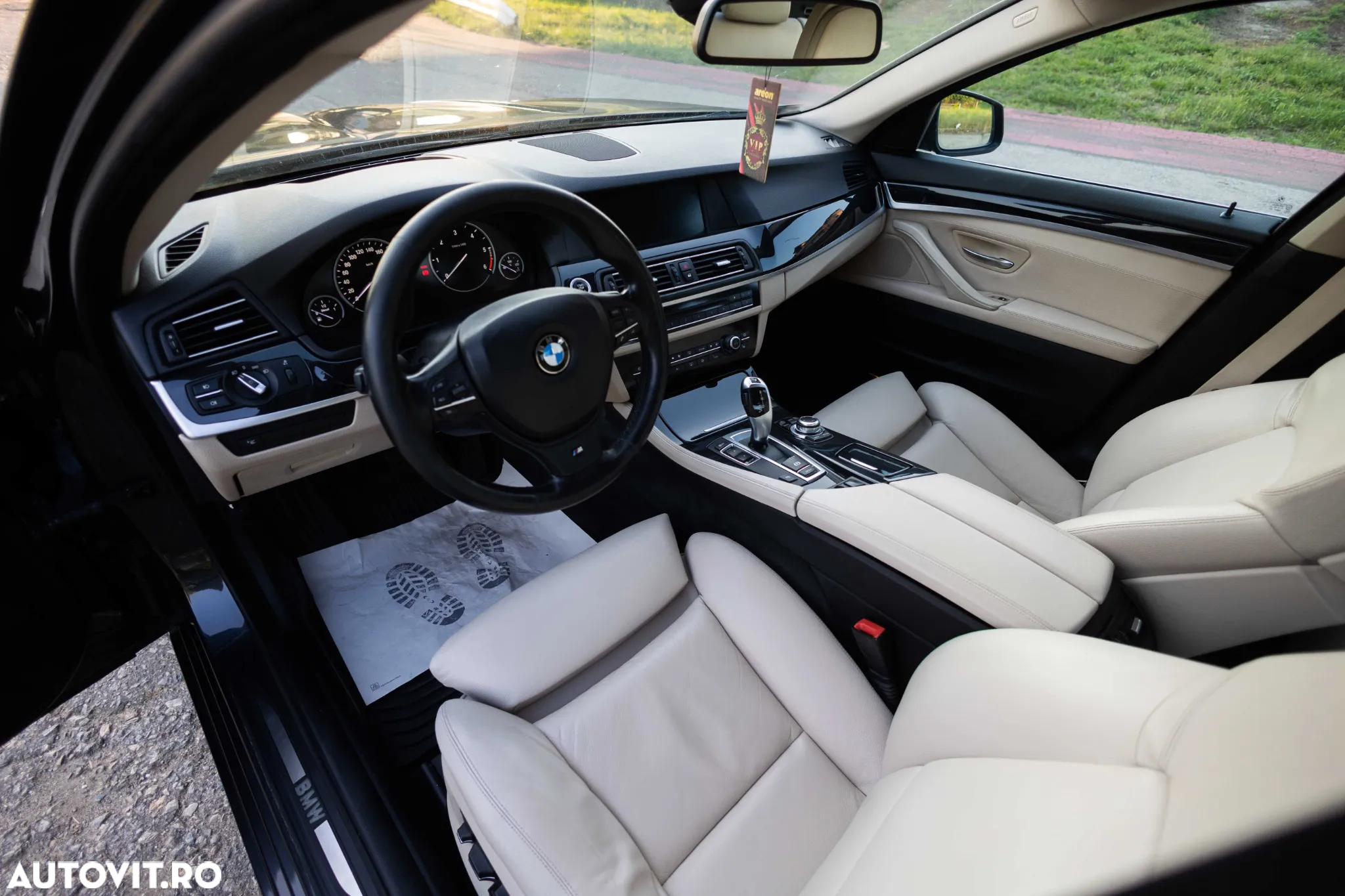 BMW Seria 5 525d Aut. Luxury Line - 11