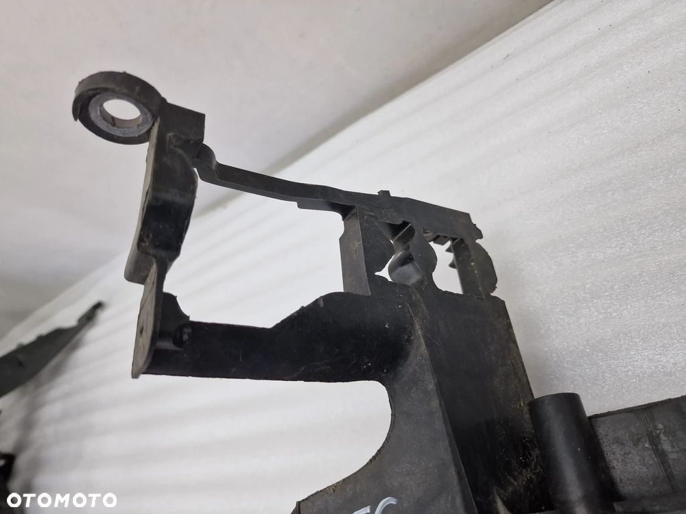 AUDI A4 B8 LIFT 11- LEWY ŚLIZG POD LAMPE /  MOCOWANIE LAMPY , NR 8K0805607B , NR AUKCJI SL56 - 18