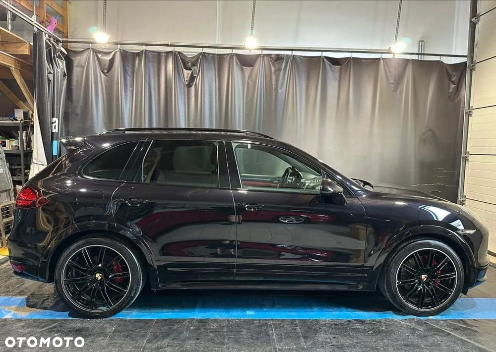 Porsche Cayenne GTS - 15