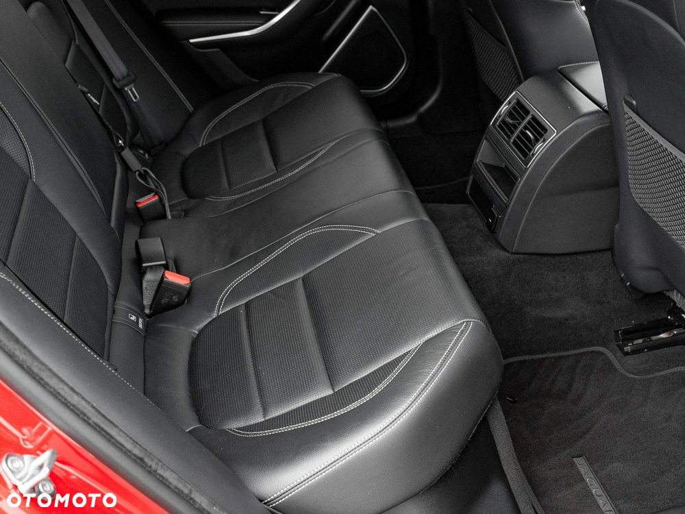 Jaguar XF 2.0 P250 R-Dynamic SE - 30