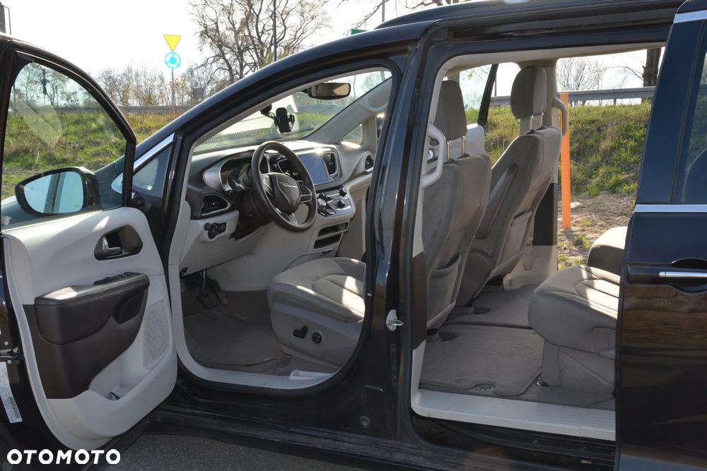 Chrysler Pacifica - 36