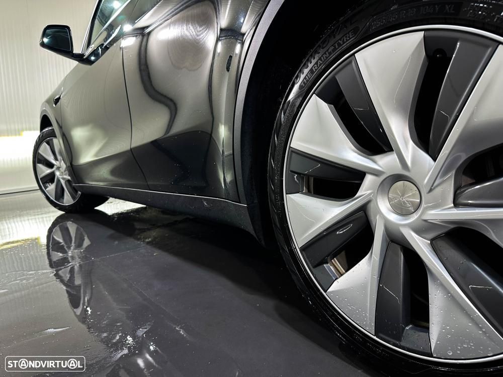 Tesla Model Y Long Range Dual Motor AWD - 8