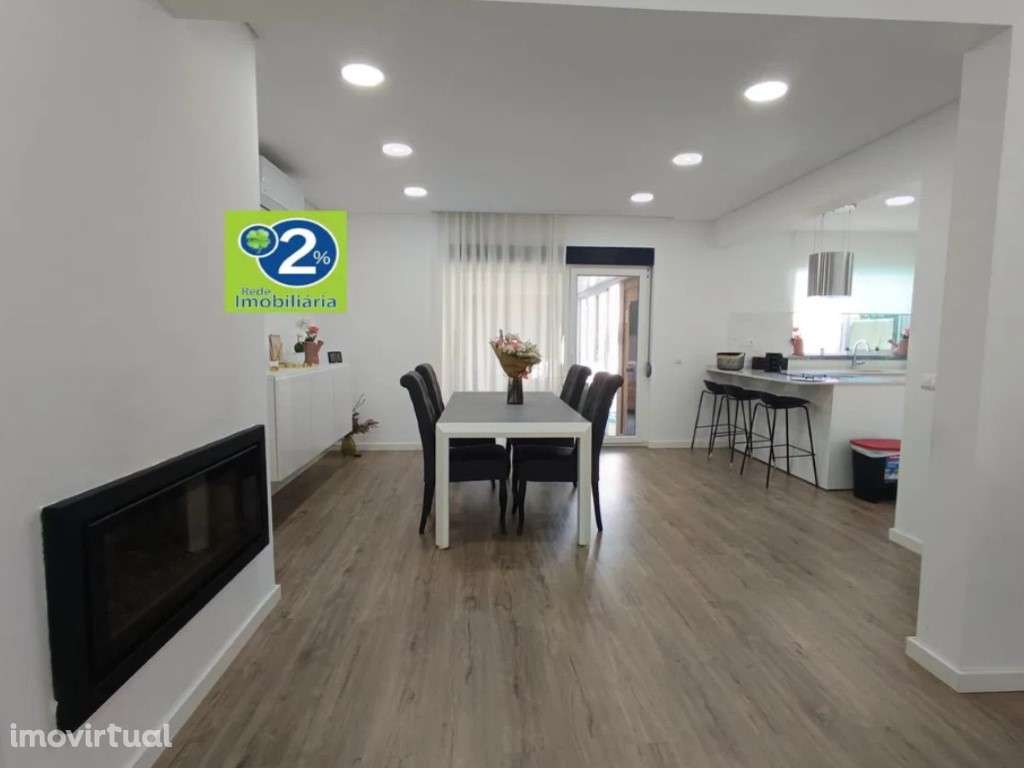 Moradia V4, Bem localizada - Grande imagem: 2/18