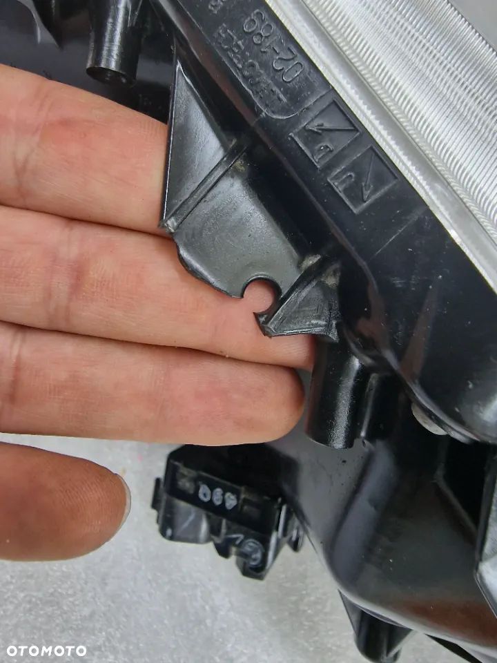 TOYOTA COROLLA E15 LIFT 10- PRAWA LAMPA PRZEDNIA PRZÓD  NR AUKCJI LL59 - 18