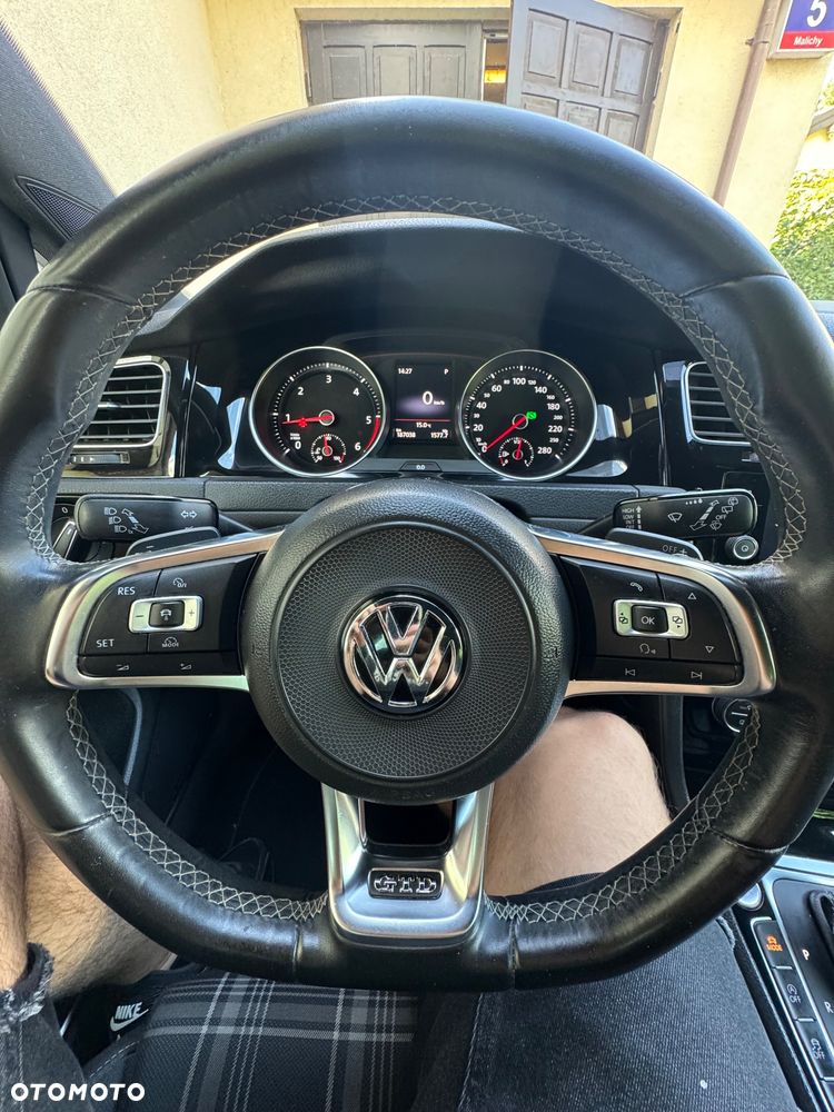 Volkswagen Golf - 6