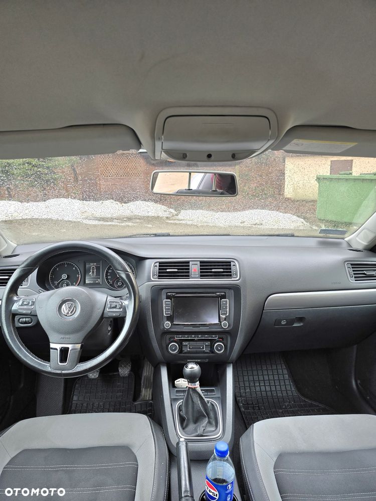 Volkswagen Jetta - 7